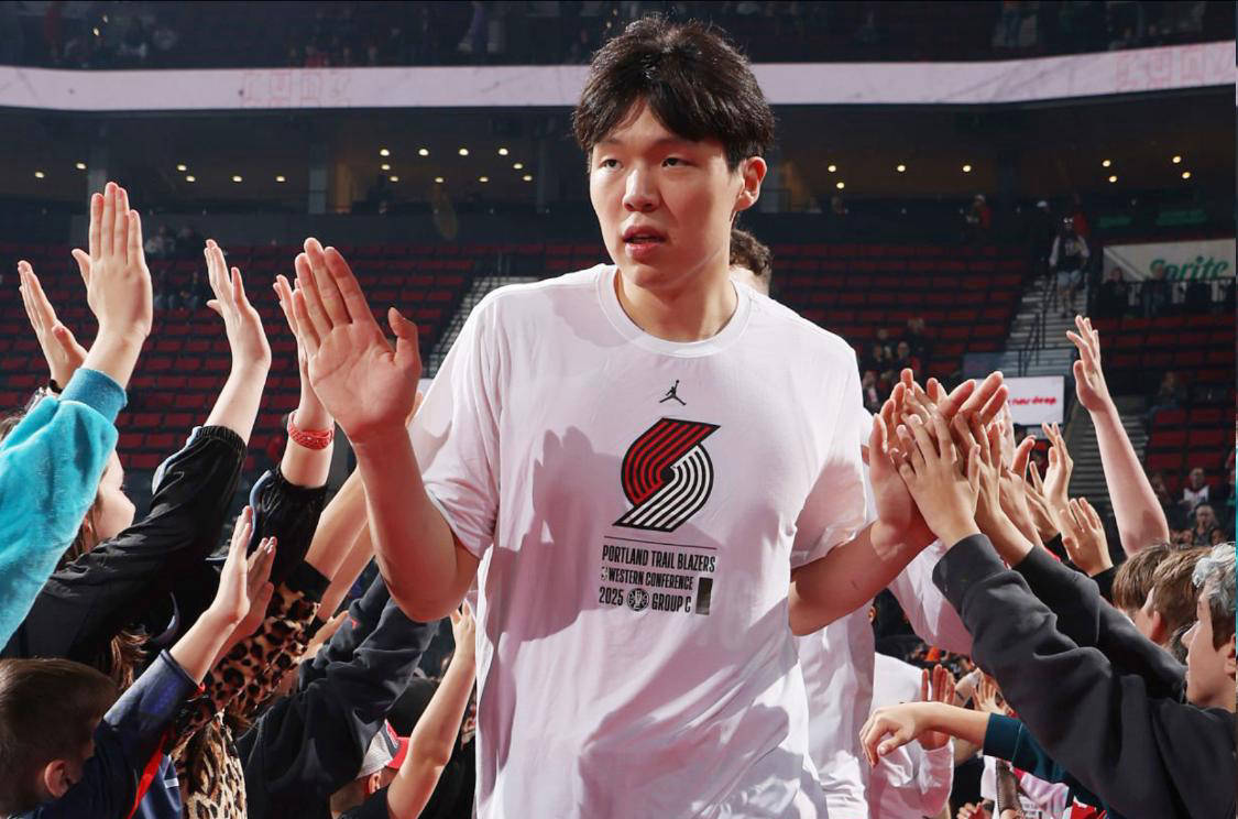 国王碾压掘金，周琦统治全场