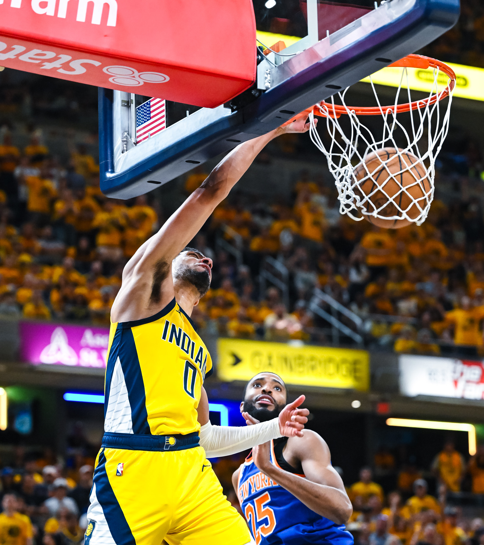 步行者轻取上海队,詹姆斯点燃赛场 步行者轻取上海队,詹姆斯点燃赛场