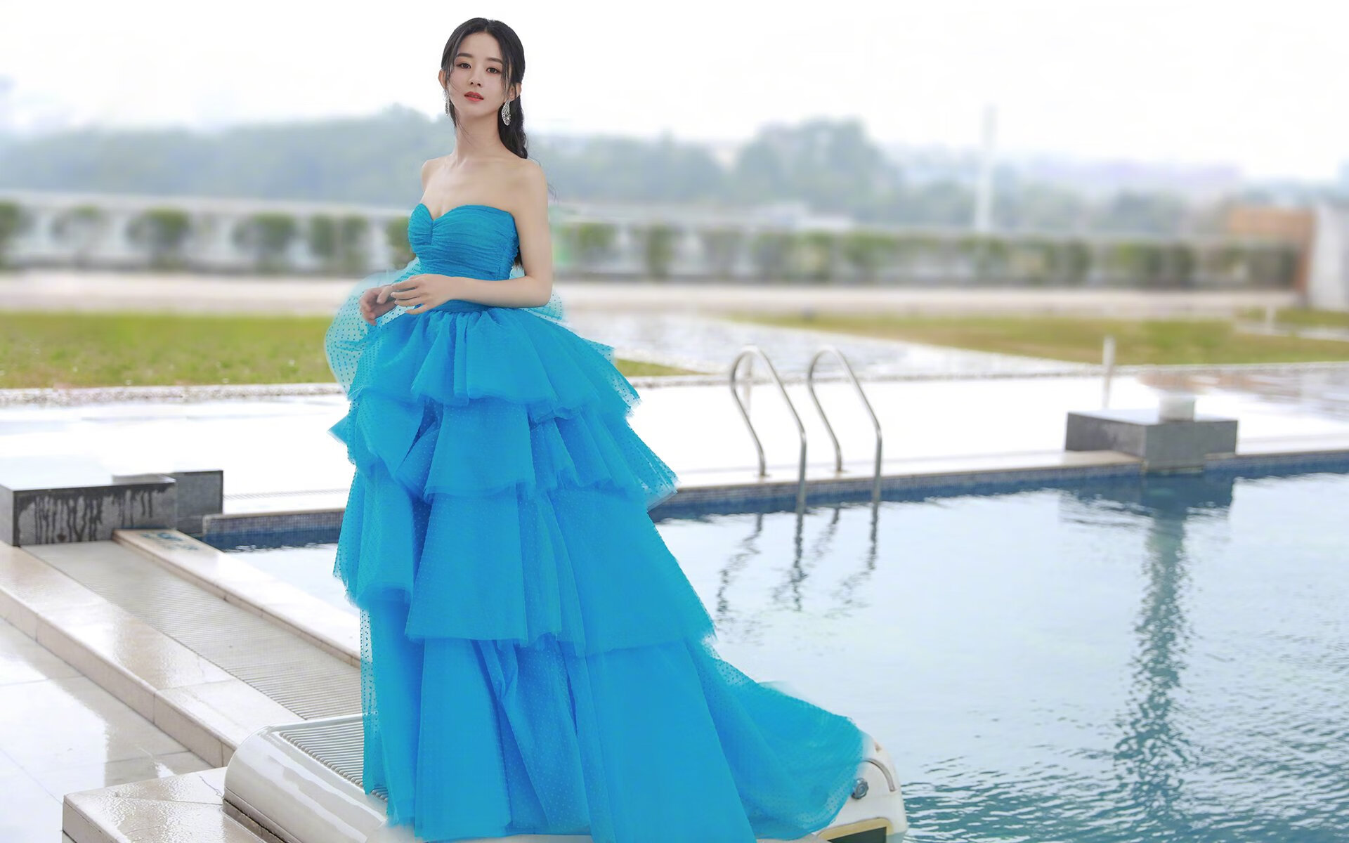 绿茵场没有硝烟，当穆勒的掌声淹没争议，伊朗用足球击穿巴黎看台