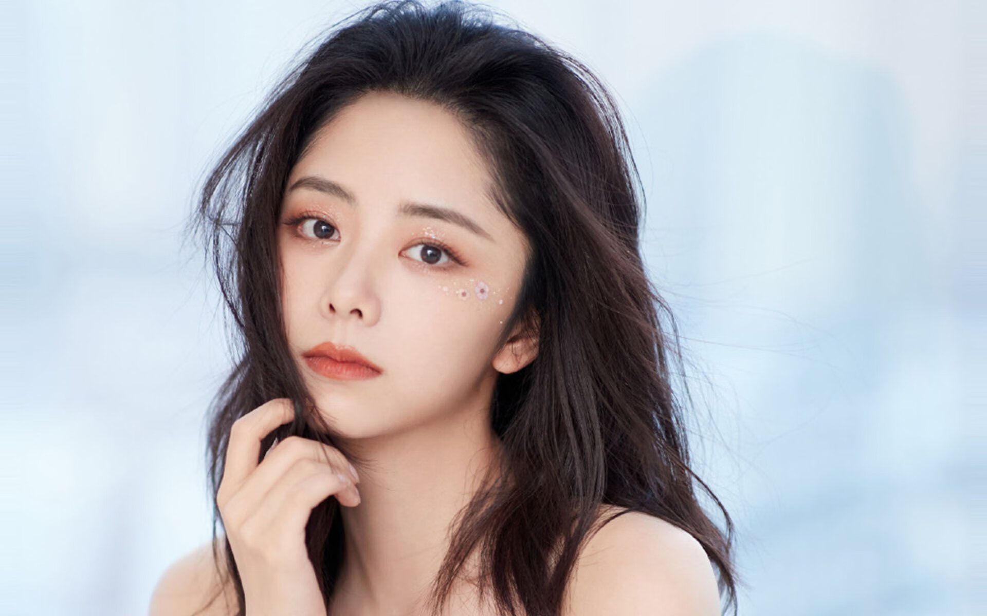 欧冠烽火夜，天山脚下响惊雷—当新疆飞虎的决赛级胜利遇上世界另一端的绿茵焦点