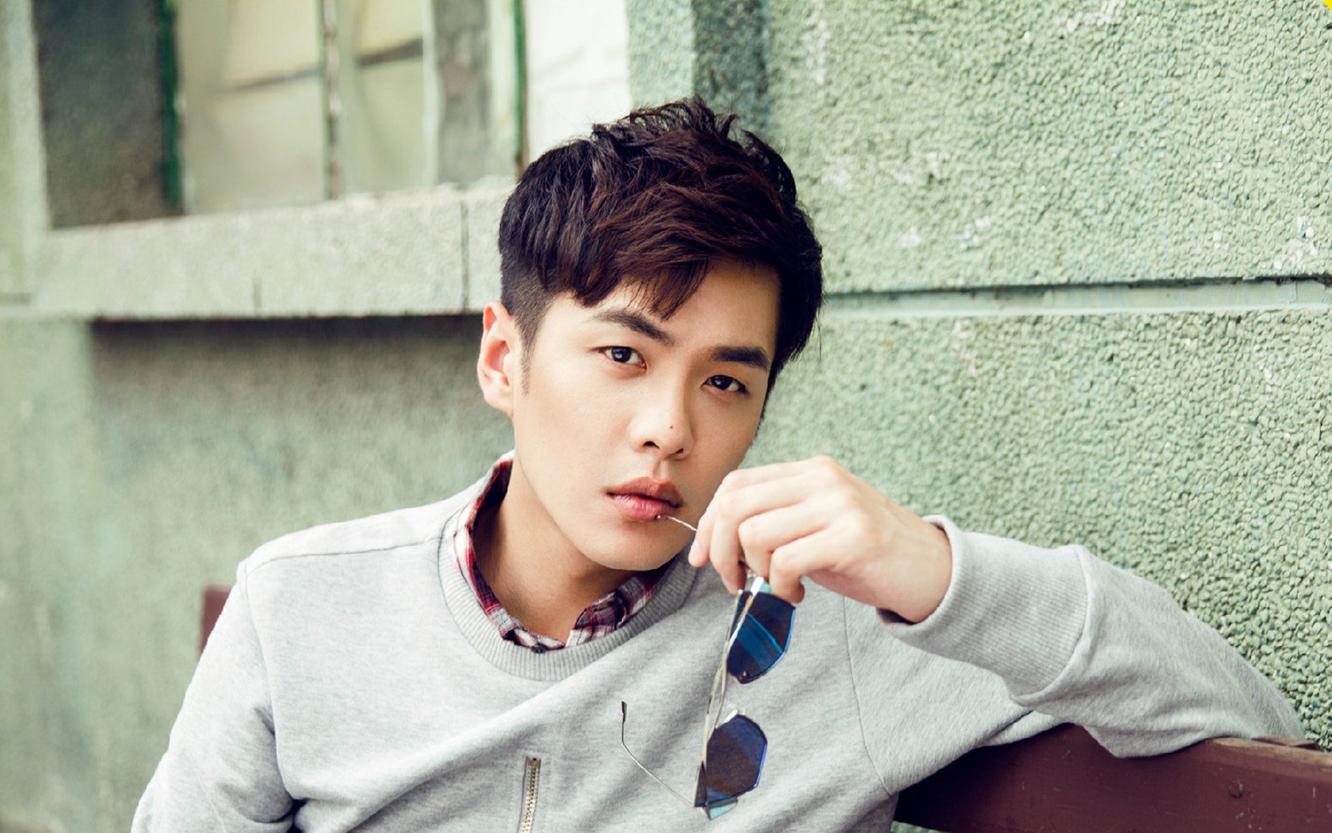 南美利齿与英伦血拼,苏亚雷斯的全能统治与阿根廷足球的坚韧美学