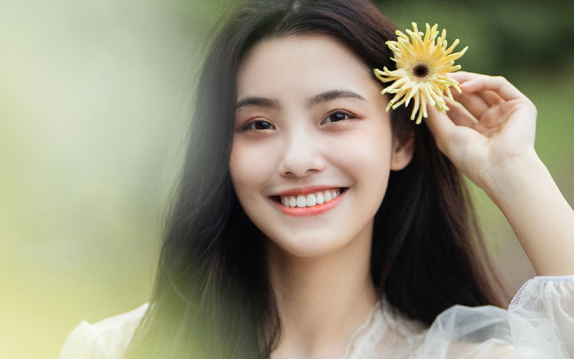 赛道上的绿茵风云，F1年度争冠焦点战，英格兰险胜勒沃库森