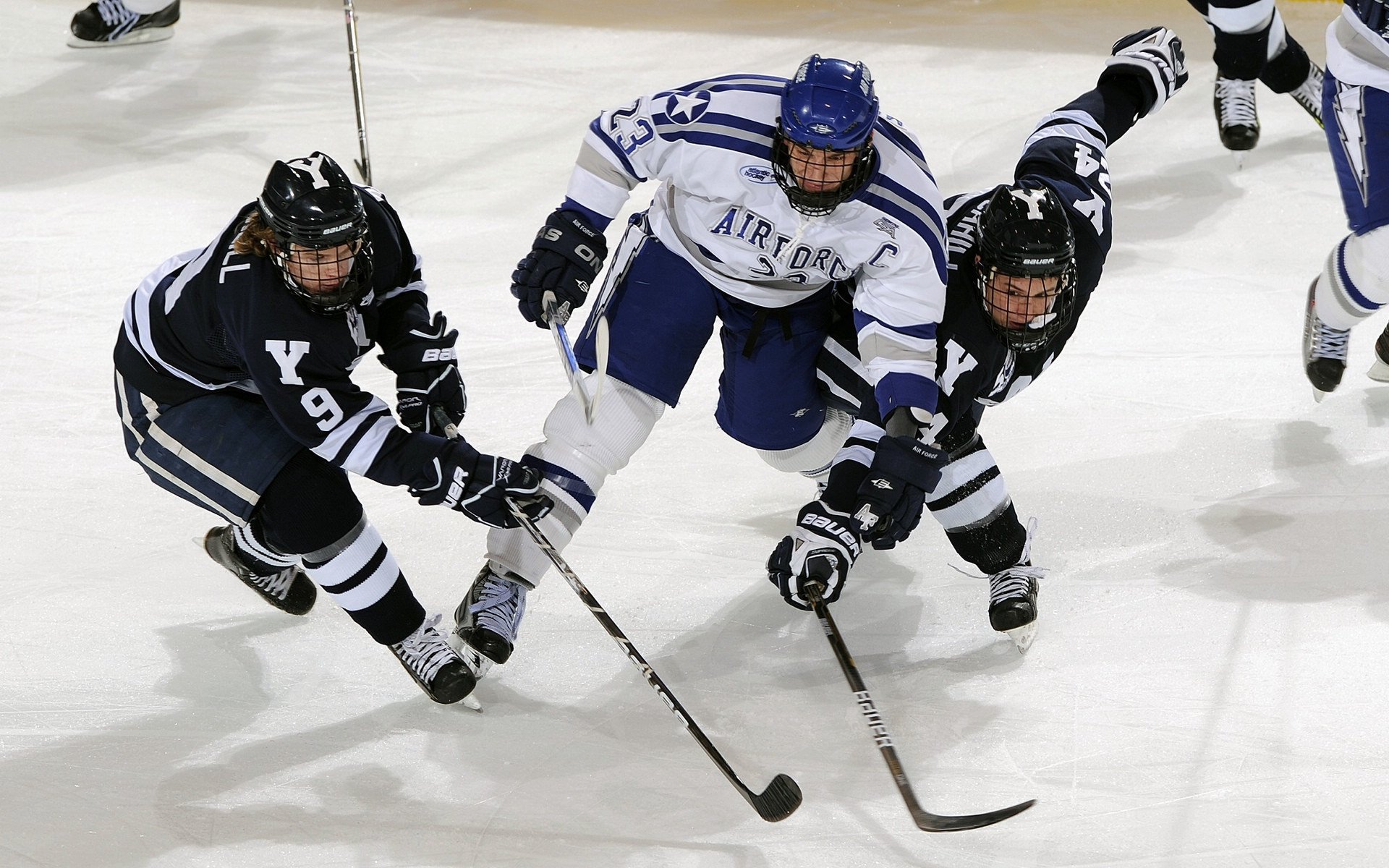 跨界风暴，F1年度争冠焦点战移师玻利维亚，黑马车队爆冷击败勒沃库森巨头